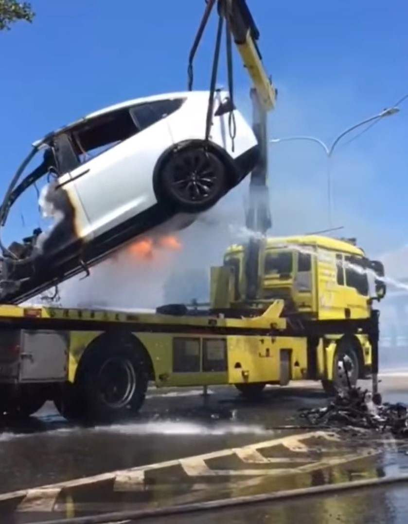 林志穎自撞車頭全燒毀！緊急送醫已清醒　父子「最新傷勢」曝光