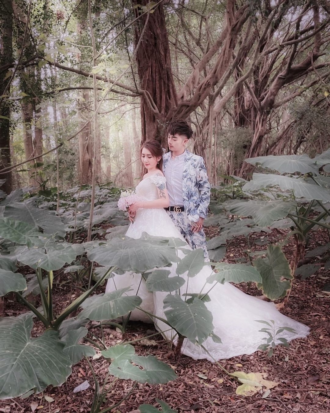 罔腰宣布結婚!披婚紗「情定1年半帥男友」 告白甜喊:我是楊太太