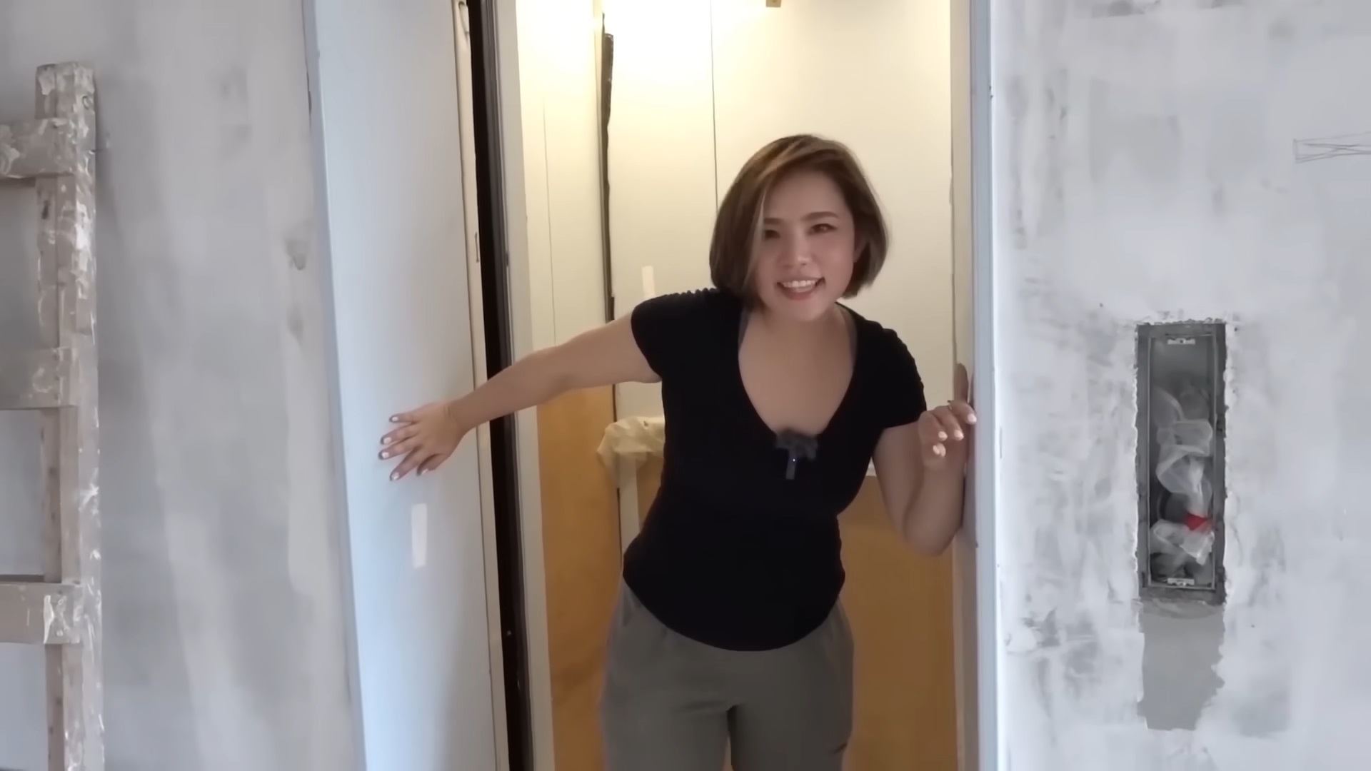 謝依霖買地自建4層樓豪宅！家有「電梯、游泳池、健身房」　奢華新房全曝光