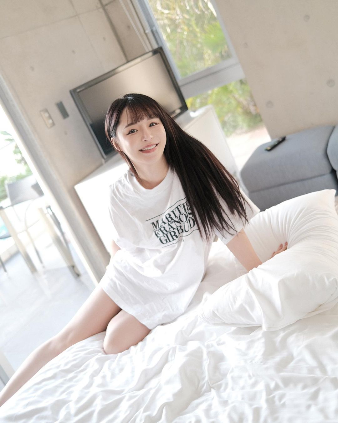 元元沖繩「街頭換衣服」秀性感曲線!路人經過全程目睹 6秒辣片電暈網