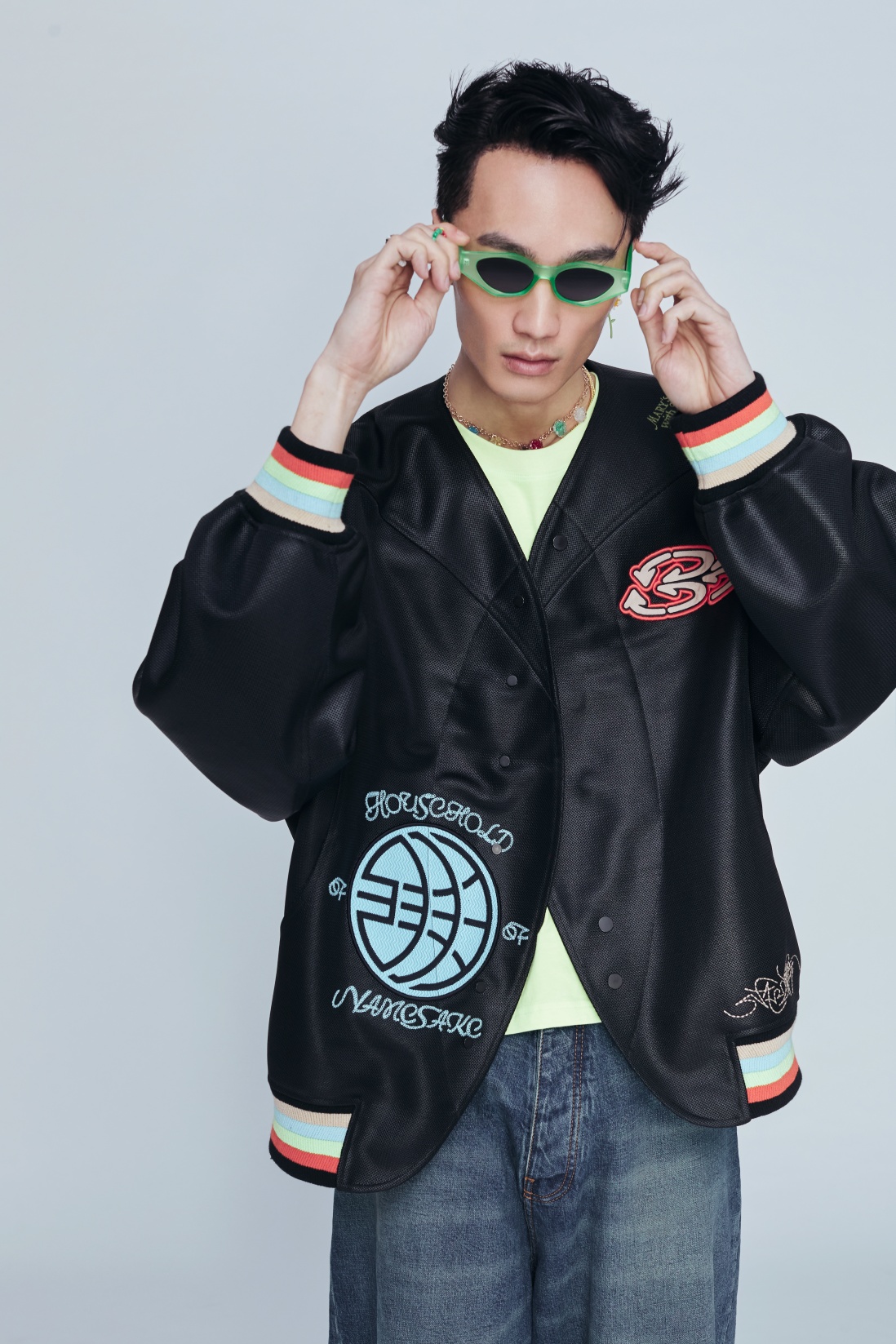 李英宏表演到一半「向觀眾砸水瓶」爆衝突！他道歉還原事發：男子不停對我比中指