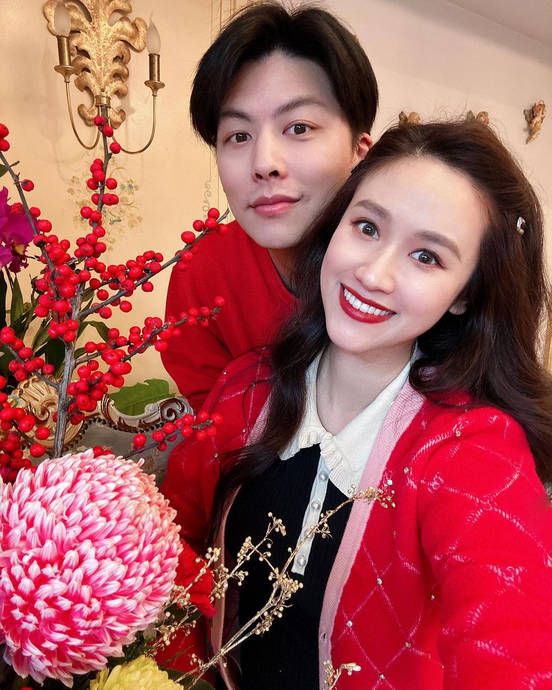 吳姍儒慶祝結婚一周年！老公「捧臉甜吻」幸福感爆炸　隔空告白：謝謝你娶我