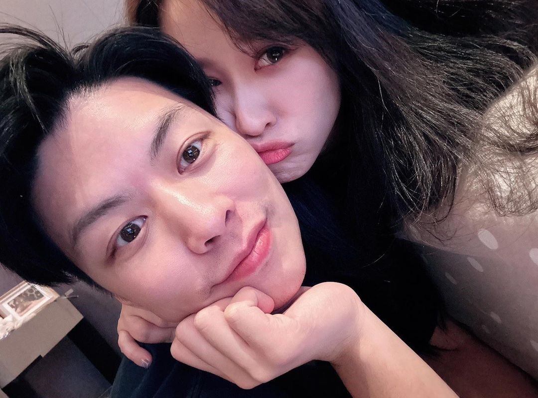 吳姍儒慶祝結婚一周年！老公「捧臉甜吻」幸福感爆炸　隔空告白：謝謝你娶我