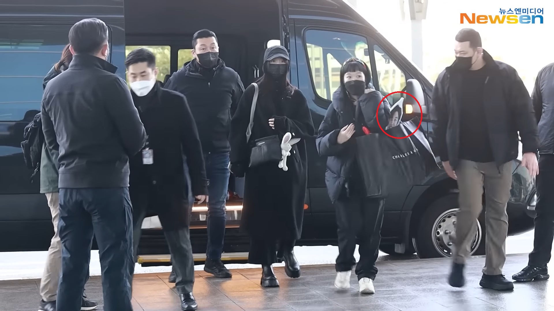 柯佳嬿赴韓宣傳《想見你》收「孔劉衣架」！帶男神回家巧妙同台網笑翻：想看坤達反映