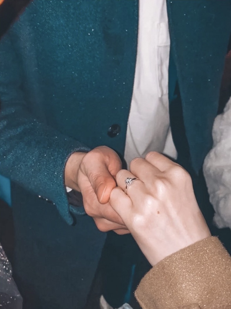 本來其實沒想嫁！蘿莉塔曝閨蜜「踢男友膝蓋」逼跪求婚　出糗場面超尷尬：又不是非他不可