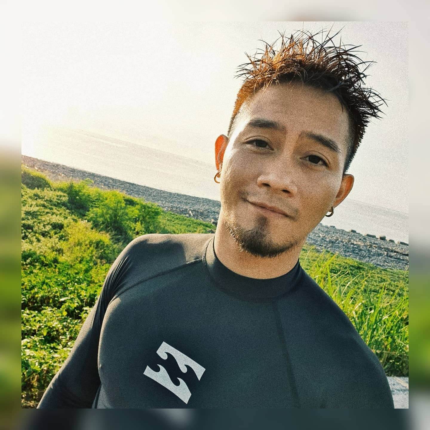 星光二班歌手「街頭開唱」遭灑尿!窮到戶頭剩3千:想一覺不醒