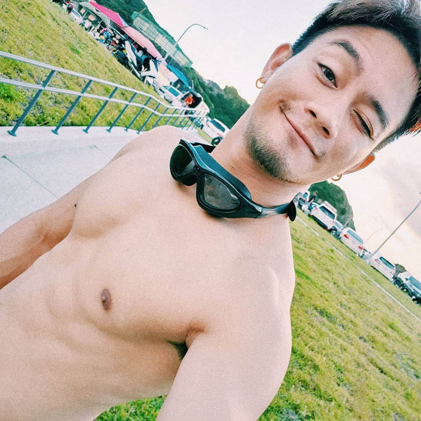 星光二班歌手「街頭開唱」遭灑尿!窮到戶頭剩3千:想一覺不醒