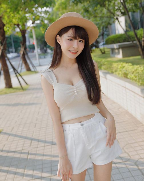 李妍憬道歉「想多給元元鏡頭」!網砲轟:是你想搶鏡才跑過去