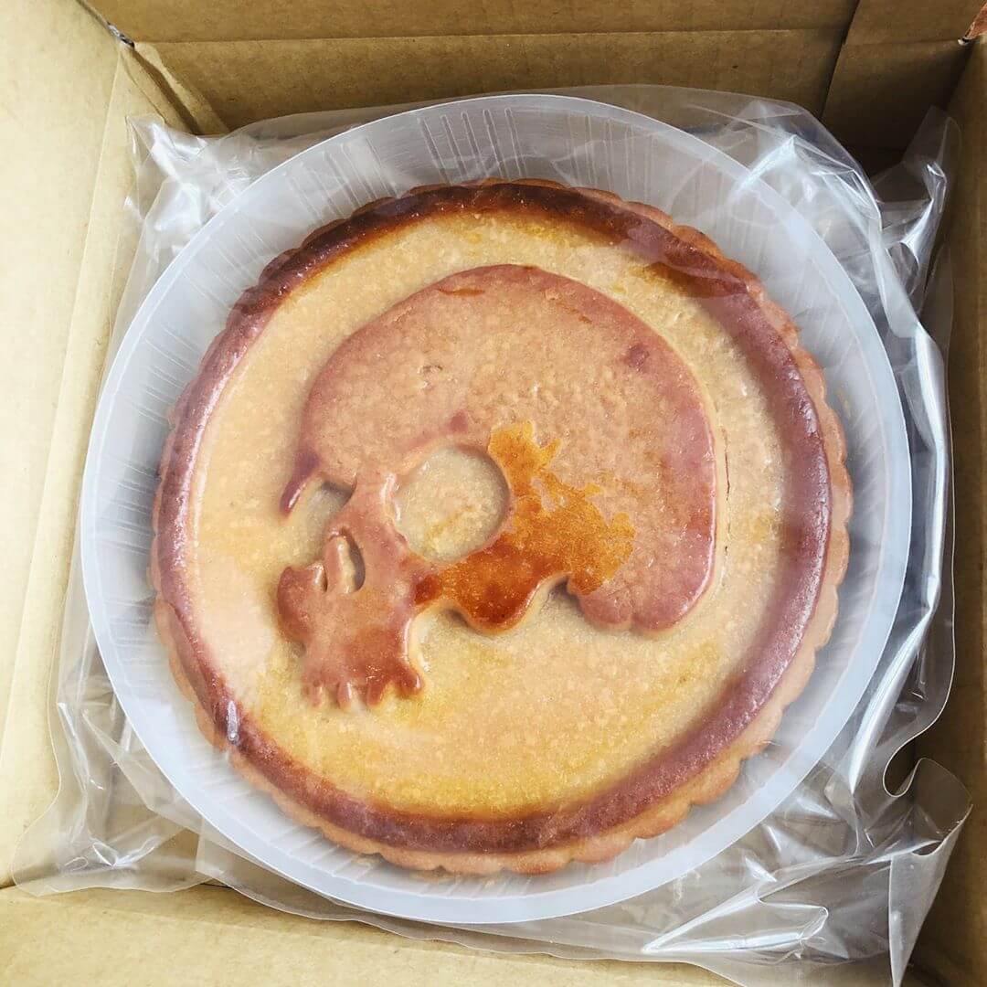 收小鬼驚喜禮!李佳穎準備「紙紮潮椅」回禮 網讚:天堂最潮