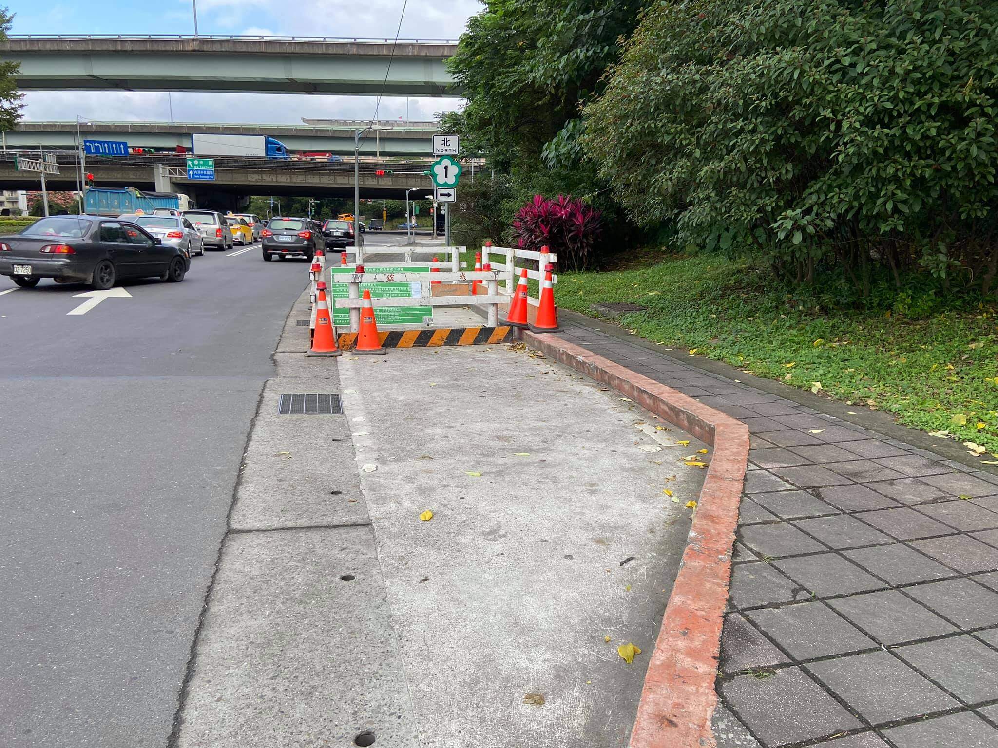 機車「待轉區爆滿」停不進遭開單!正妹主播解釋 警秒回:誰叫你最後