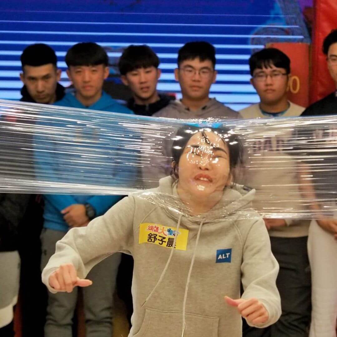 舒子晨挨告「撂黑衣人強迫解約」!審判出爐:有感覺臉很腫?