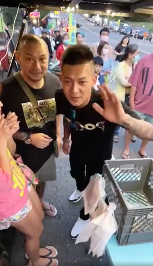 鳳梨「突襲小嫻」!她示愛「叫老婆」金剛臉色大變 鼠薯嚇傻:母湯啦!