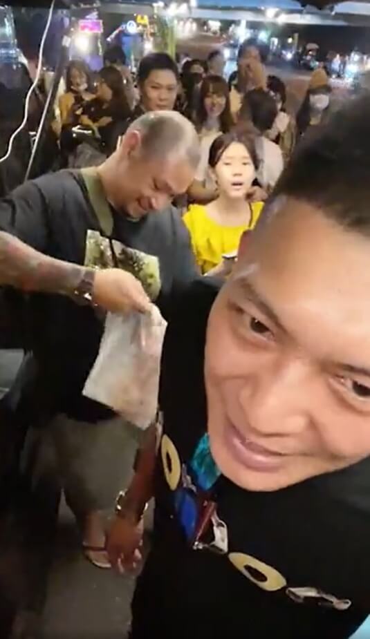 鳳梨「突襲小嫻」!她示愛「叫老婆」金剛臉色大變 鼠薯嚇傻:母湯啦!