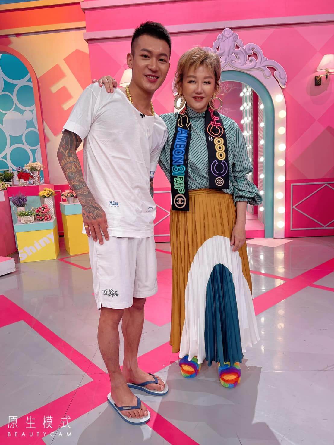 鳳梨「突襲小嫻」!她示愛「叫老婆」金剛臉色大變 鼠薯嚇傻:母湯啦!