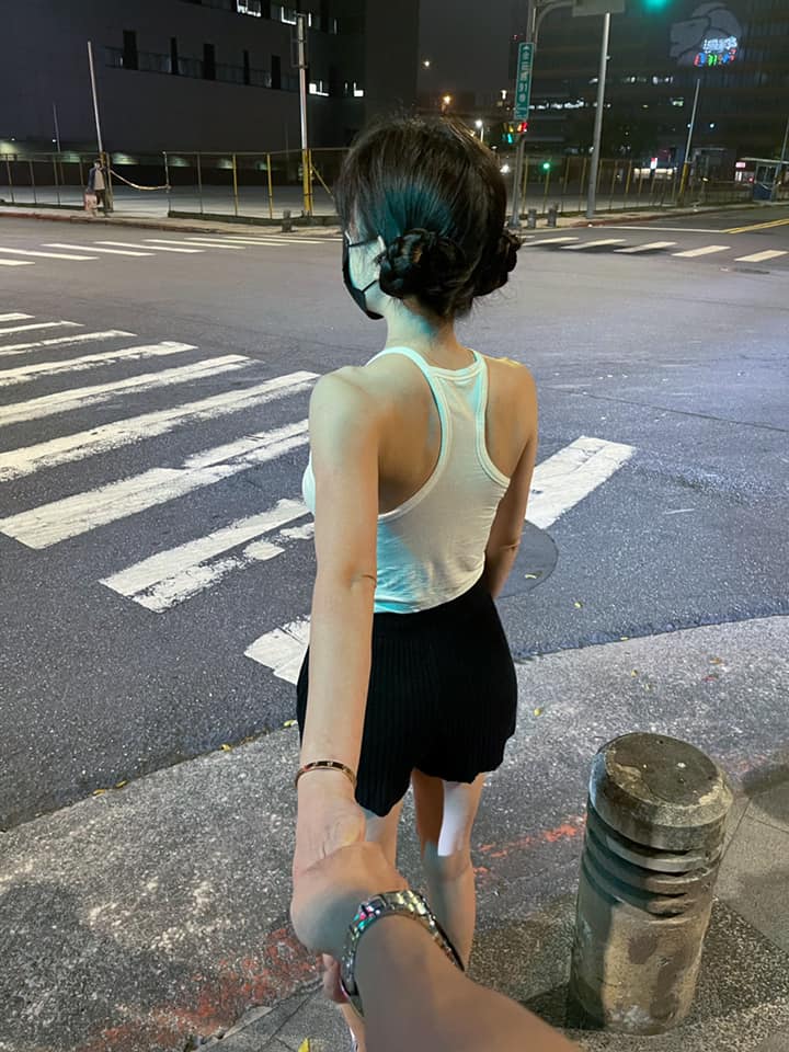 42歲保持「少女25腰」!KIMIKO緊身衣曝火辣曲線 「真實體重」嚇壞網:太不科學!