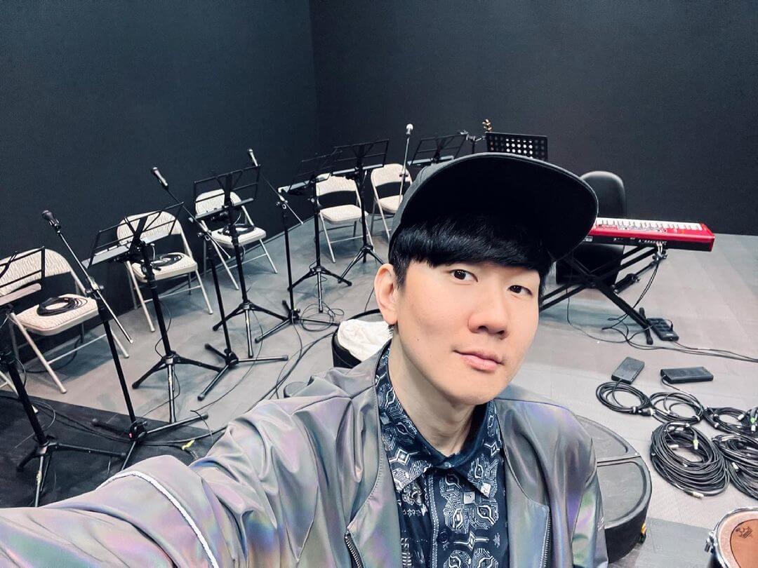 林俊傑狂被催回新加坡打疫苗!直播解釋「待台灣防疫原因」:我也想打啊
