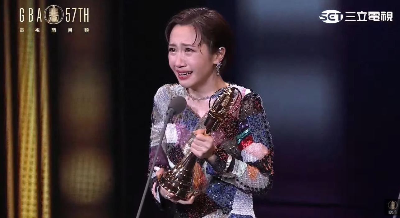 金鐘57／黃子佼、Lulu師徒同奪「綜藝節目主持人獎」！她連槓龜6年7次　後台自爆：謝謝許富凱送我紅內褲