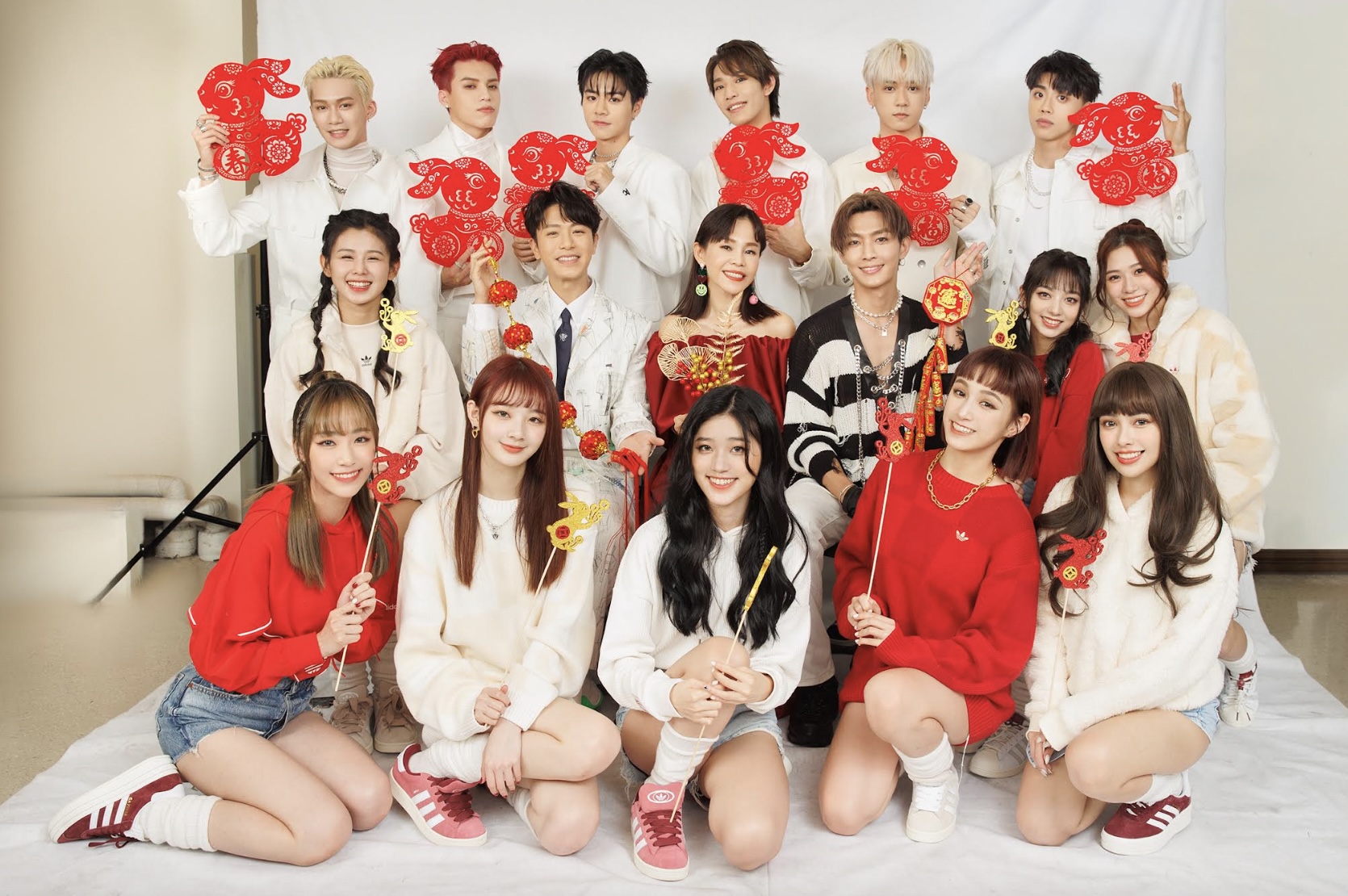 Ozone首登紅白舞台 喊「不可思議」與PINK FUN小巨蛋遊戲對決　後台練習廝殺超熱鬧