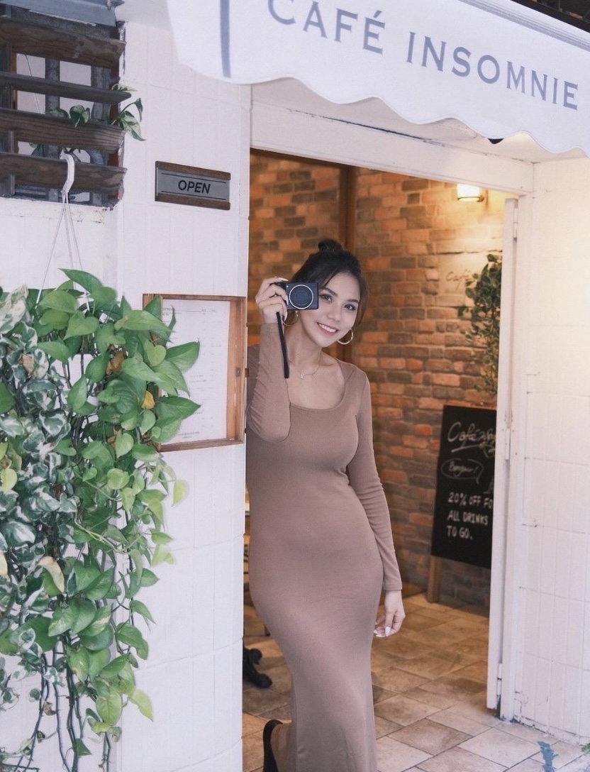 蕾菈掀開緊身豹紋衣辣曬「4個月孕肚」！曝光身體近況：內褲快穿不下了