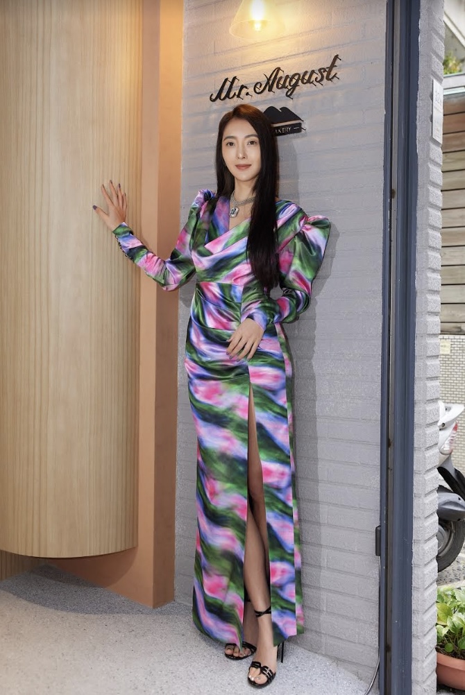 吳速玲靠喝「蜂蜜」養顏瘦身養成美魔女凍齡肌！提倡「好好愛自己」運動享受單身