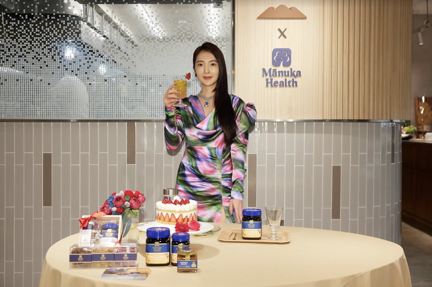 吳速玲靠喝「蜂蜜」養顏瘦身養成美魔女凍齡肌！提倡「好好愛自己」運動享受單身