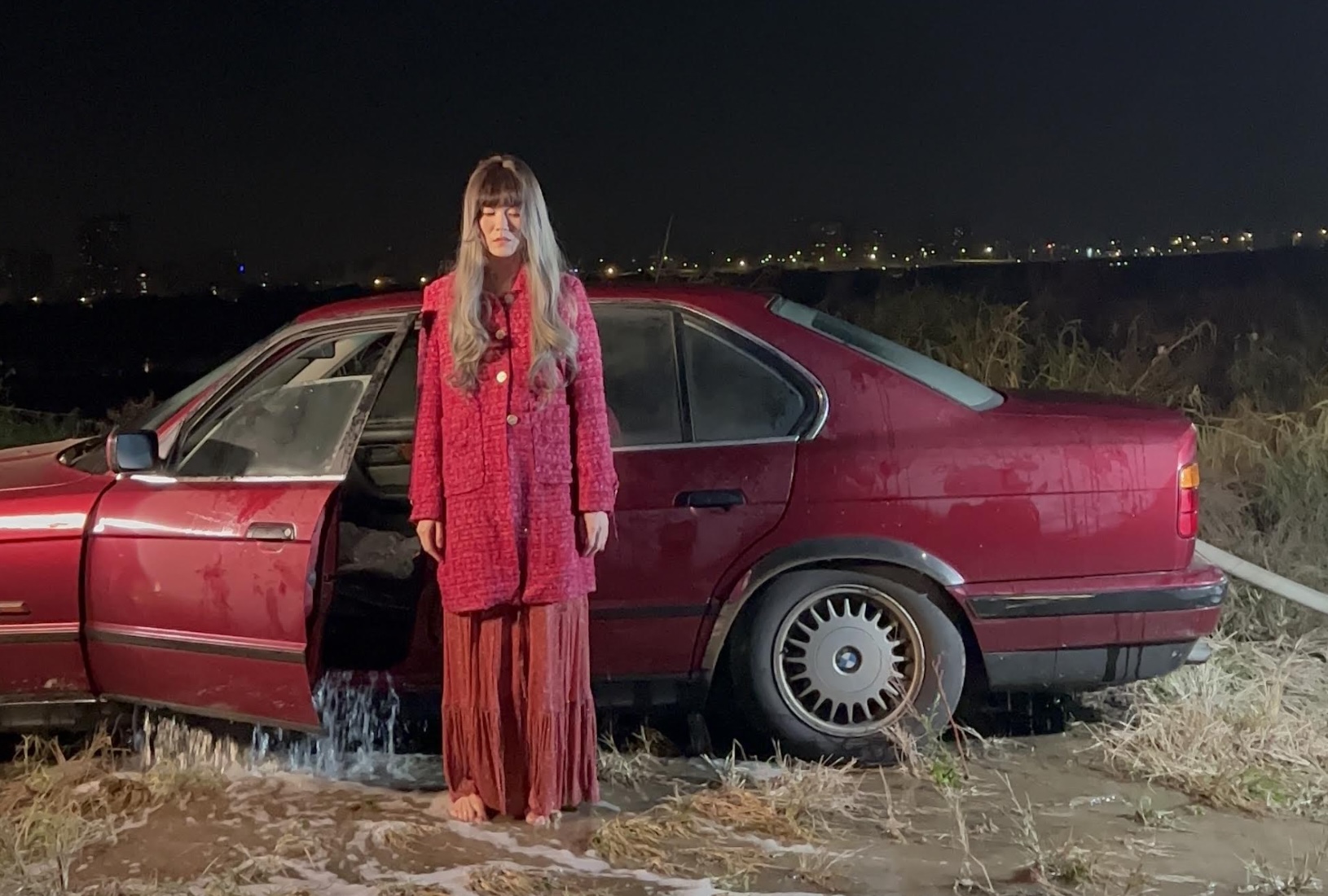 金曲歌后曹雅雯禁忌命案入歌翻玩台語經典！〈13號水門〉扮紅衣女鬼演現代版「倩女幽魂」