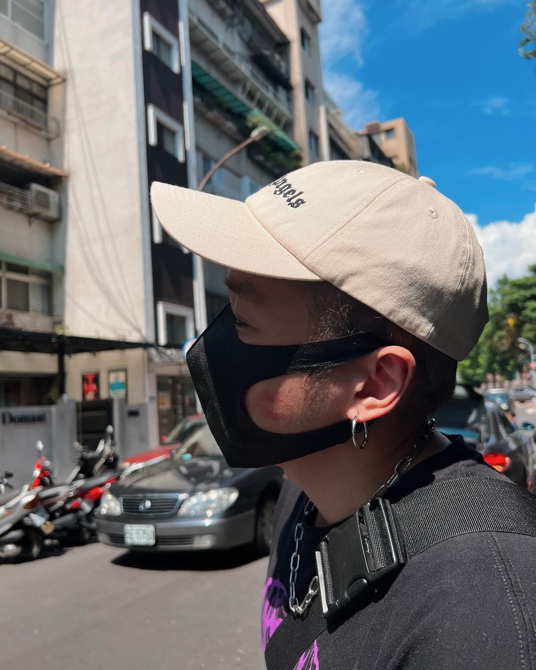 Kimberley曬「親暱激情互動照」！男友從背後環抱獻吻　網興奮：兩隻小可愛有夠甜