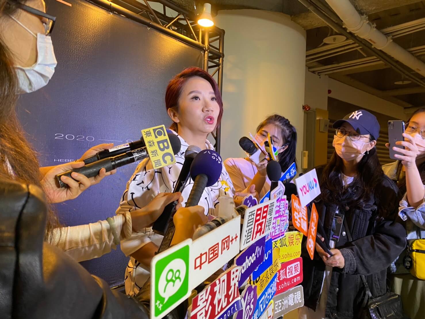 達人秀直擊/頂100cm白高帽現身!田馥甄《無人知曉》首唱 Selina、Ella到場挺老婆