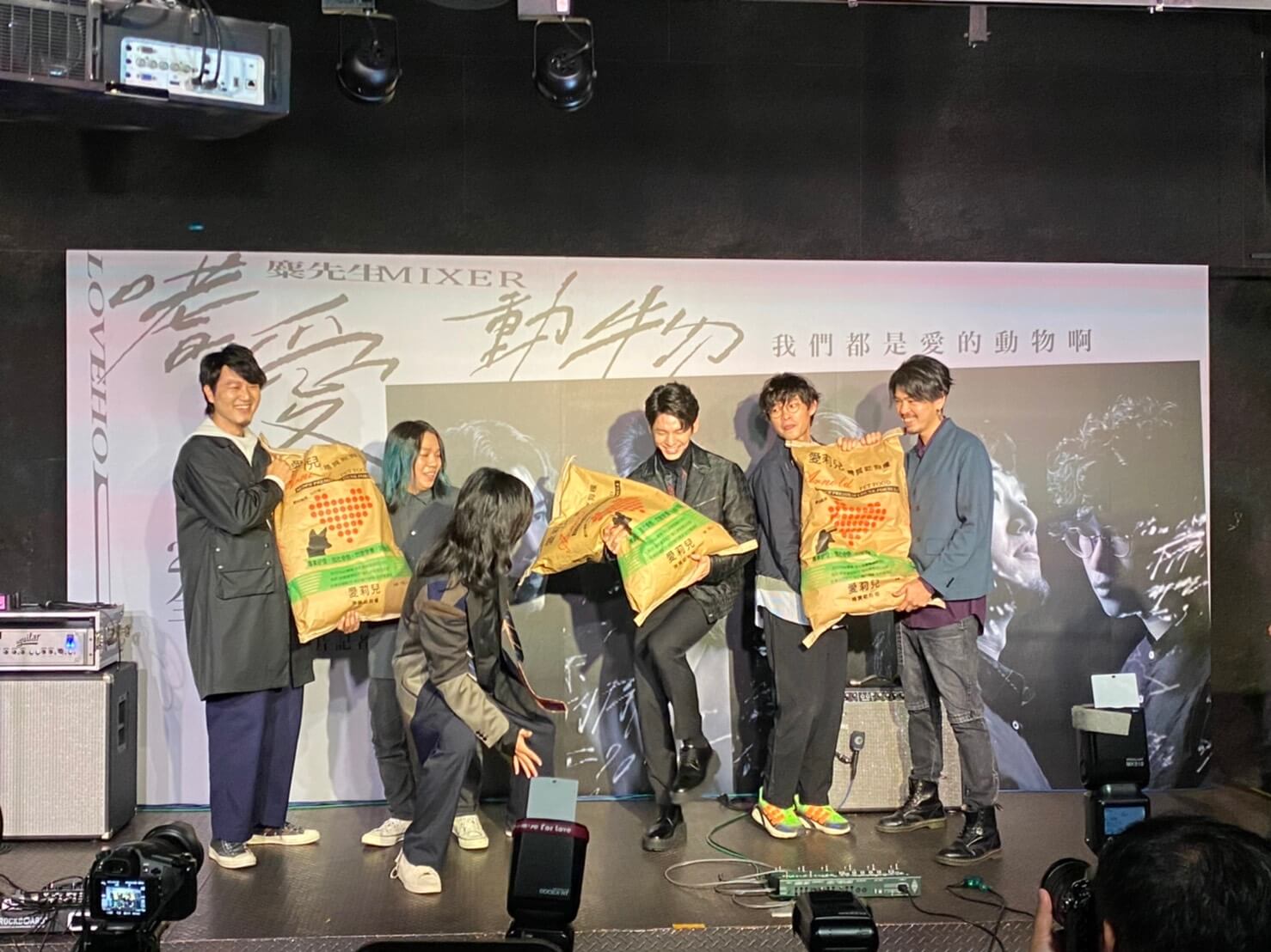 睽違4年!麋先生激盪《嗜愛動物》 「準影帝」扛貓狗糧現身