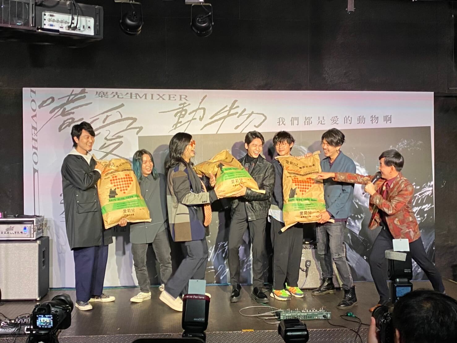 睽違4年!麋先生激盪《嗜愛動物》 「準影帝」扛貓狗糧現身