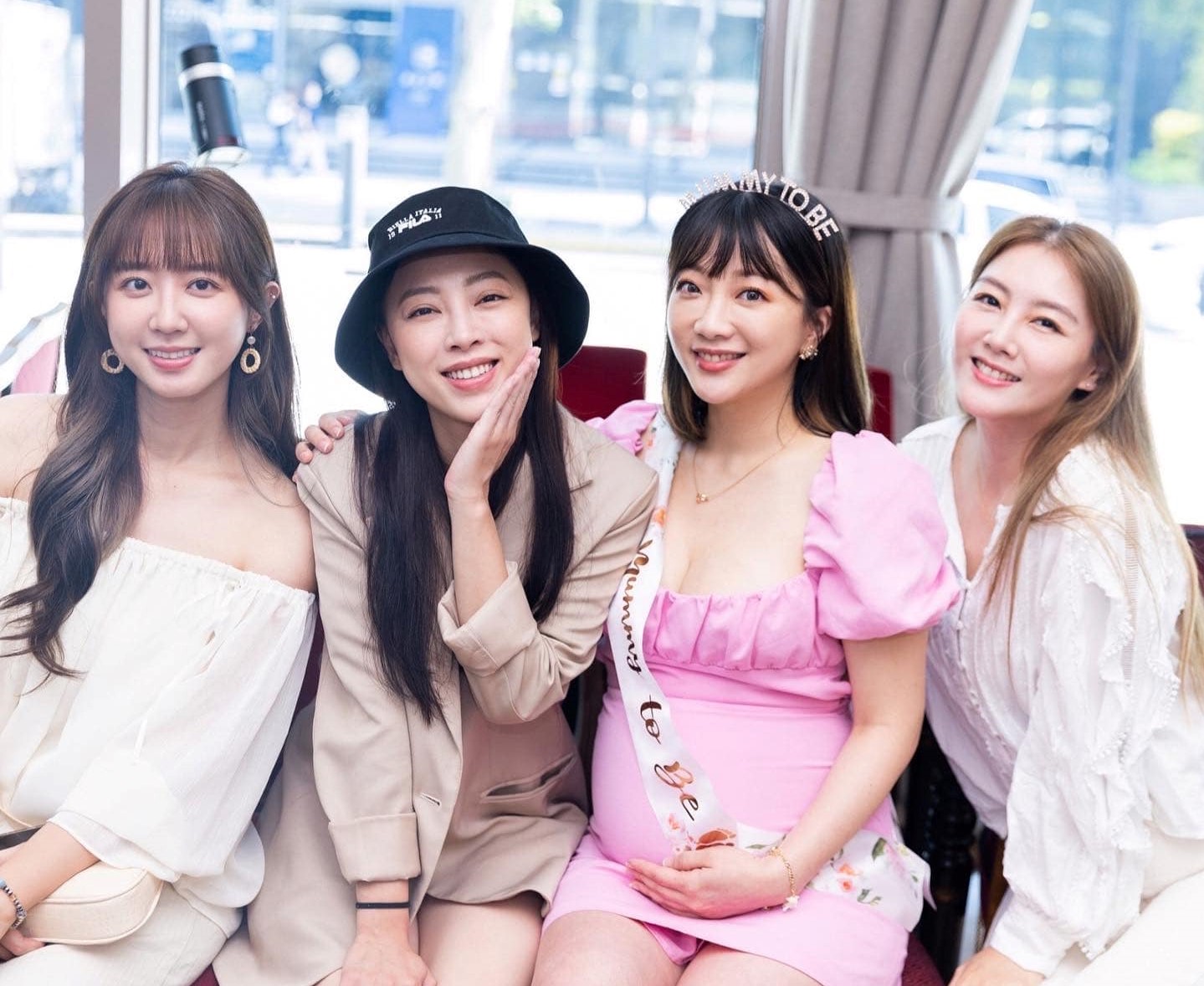 玉兔開趴揭曉寶寶性別！「黑澀會美眉團聚」感動摸肚：我們的友誼不下課