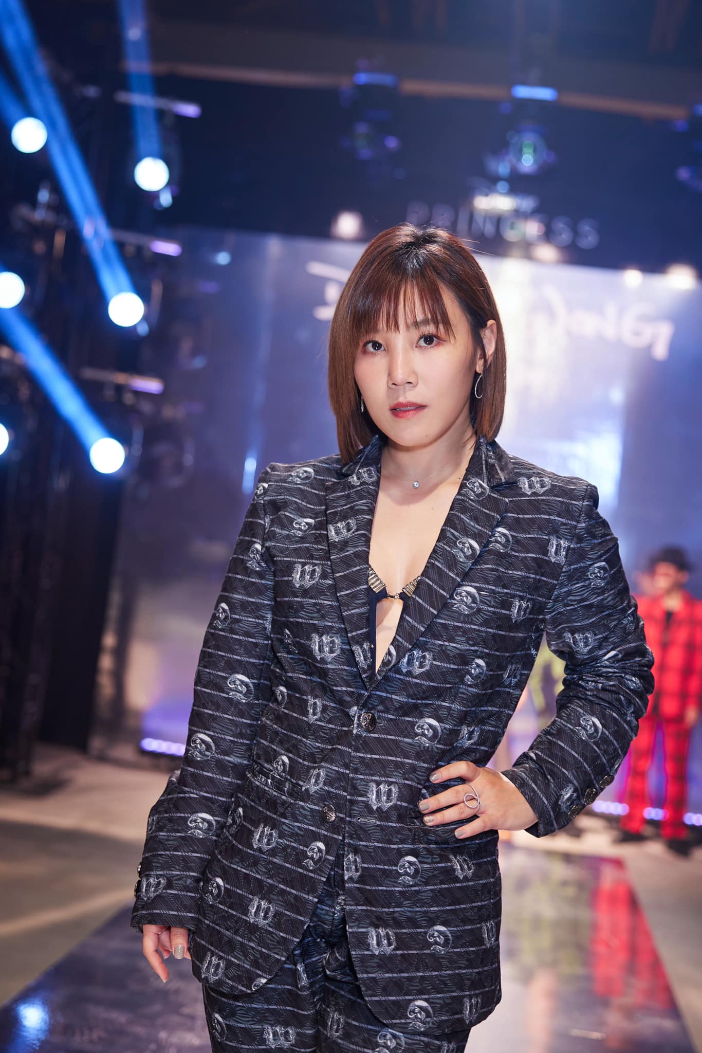 李佳薇迷妹上身!與Rain合照男神「貼心舉動」少女心噴發:走越高越客氣