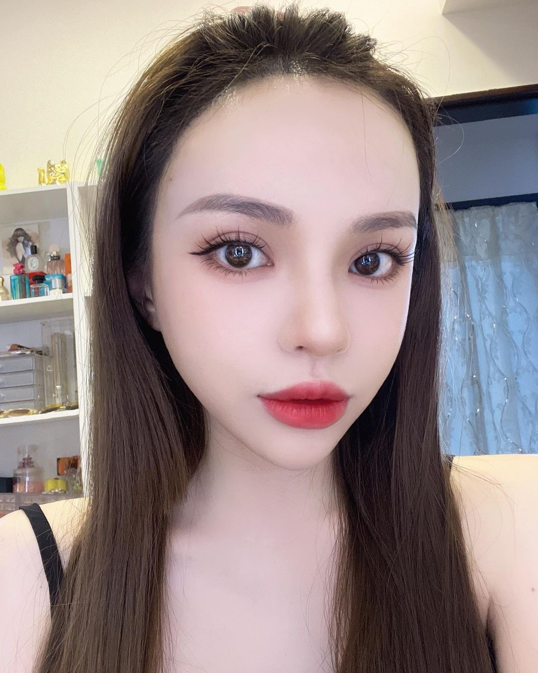 斯亞整形疑雲難息！她受夠「主動獻身求驗貨」 初見友人鑑定嚇：底子超級好