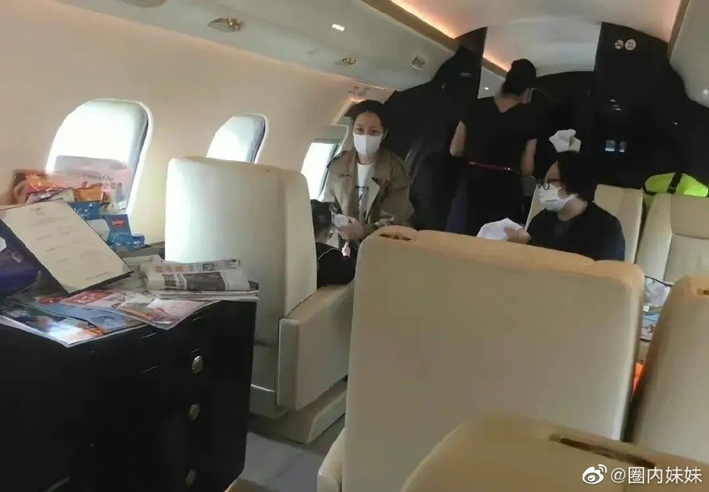 向佐爆出軌持續神隱!郭碧婷獨帶愛女飛香港 「搭豪華私人飛機」不見老公