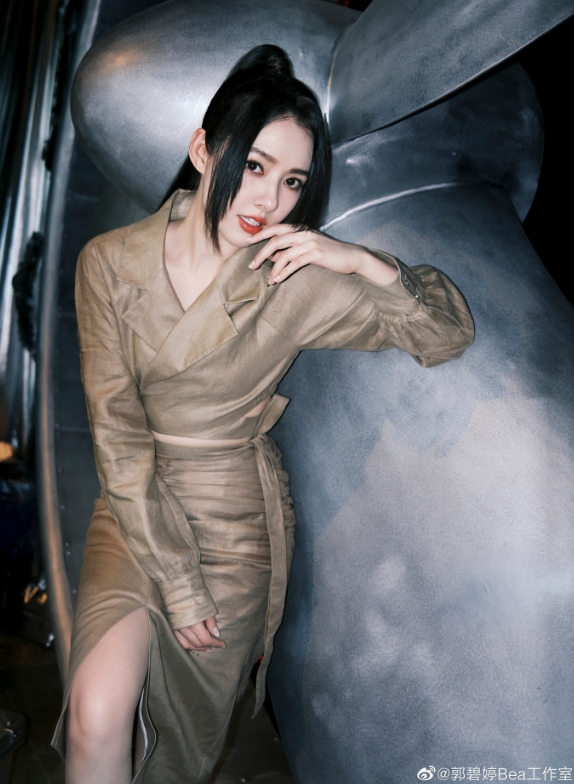 向佐爆出軌持續神隱!郭碧婷獨帶愛女飛香港 「搭豪華私人飛機」不見老公