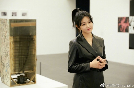 重現沈佳宜清純美貌!陳妍希罕見「綁高馬尾」爆擊心臟 12年變化網看傻
