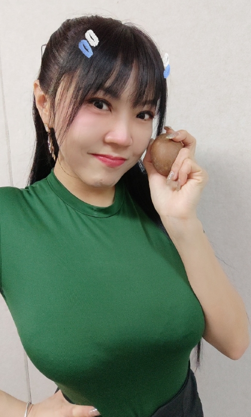 劉樂妍轟「台灣滿地假奶」！自豪F級巨彈純天然大陸種　慘遭小粉紅酸爆