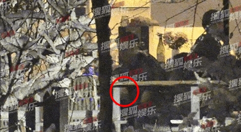 「最強小三」豪門婚疑不保!酒吧幽會高壯男再過夜 摸腿調情畫面全曝光
