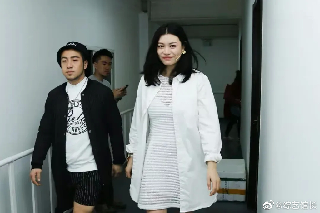 全裸濕身片瘋傳!網酸「妳女兒跟章子怡不錯」 汪峰舊愛暴怒嗆:滾出去