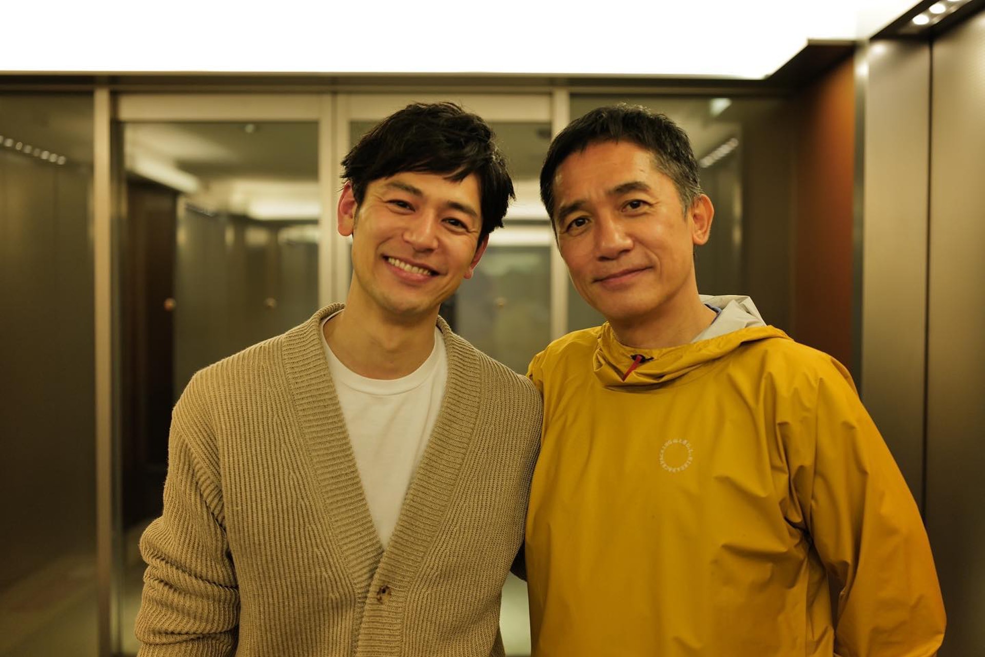 男神的男神!梁朝偉悄悄現蹤日本 妻夫木聰「巧遇偶像」嗨翻:夢幻時刻