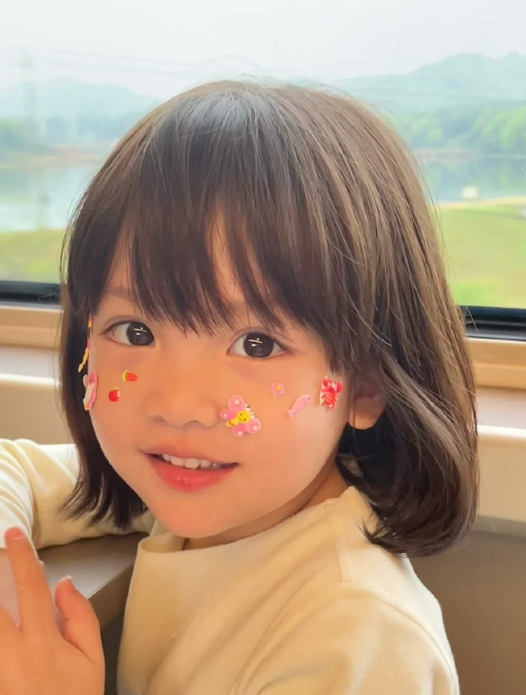 3歲萌妹抖音甜翻20萬粉絲!身份起底「爸爸竟是偶像劇演員」 本人道歉認了