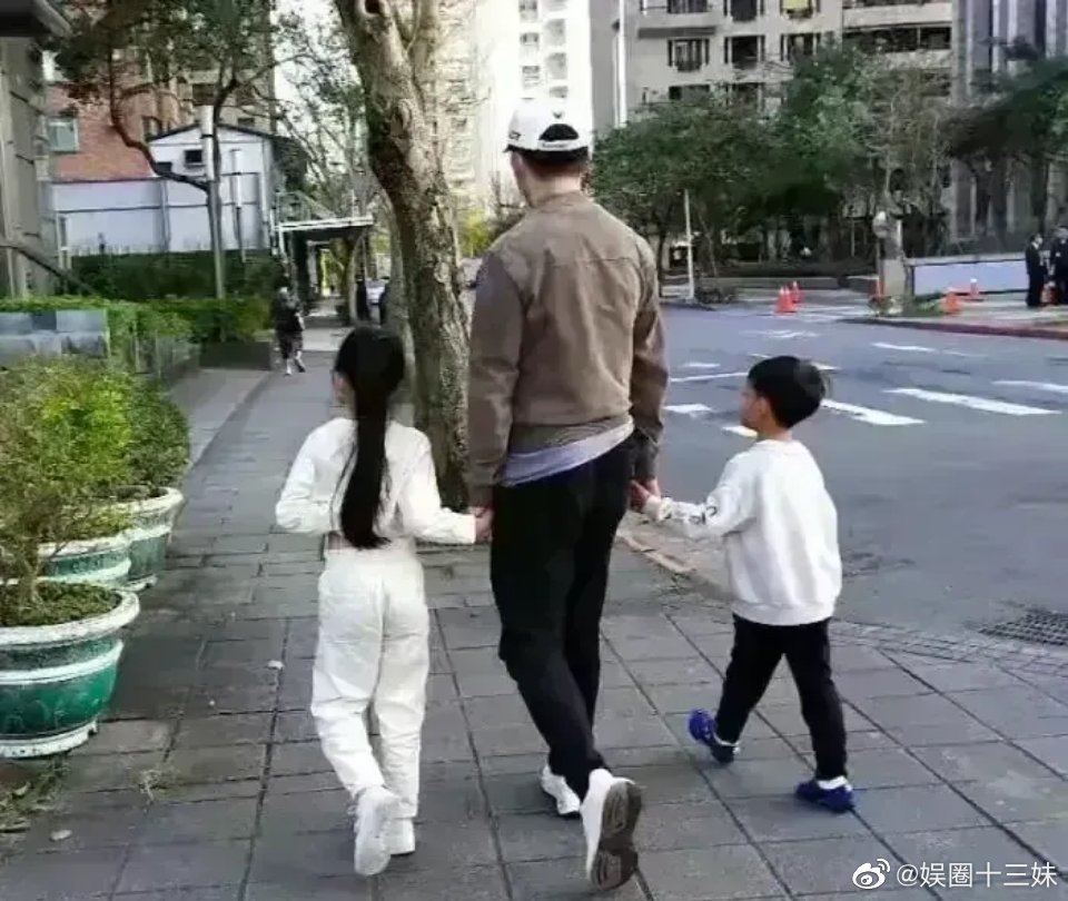 不甩汪小菲醜聞!張蘭曝光6歲愛孫清秀五官 「汪希箖洗碗邊問安」萌翻網