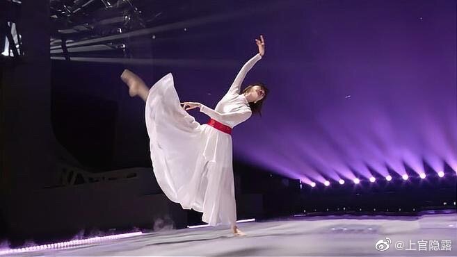 曾遭爆大頭症!吳謹言「演戲一號表情」挨轟 靠《浪姐3》大展優美舞姿洗白