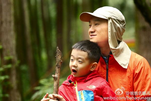 《爸爸2》童星國小畢業了!暴風抽高「超越爸爸」 8年變化帥成小總裁