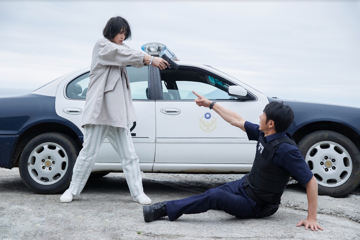 〈慷慨〉MV由殷振豪執導!曾沛慈與李李仁狂飆演技 「情緒爆發、渾身瘀青」劇情賺人熱淚