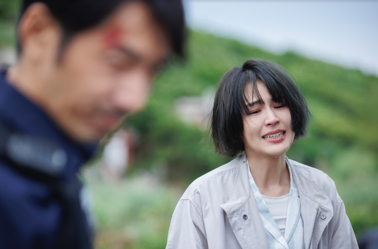〈慷慨〉MV由殷振豪執導!曾沛慈與李李仁狂飆演技 「情緒爆發、渾身瘀青」劇情賺人熱淚