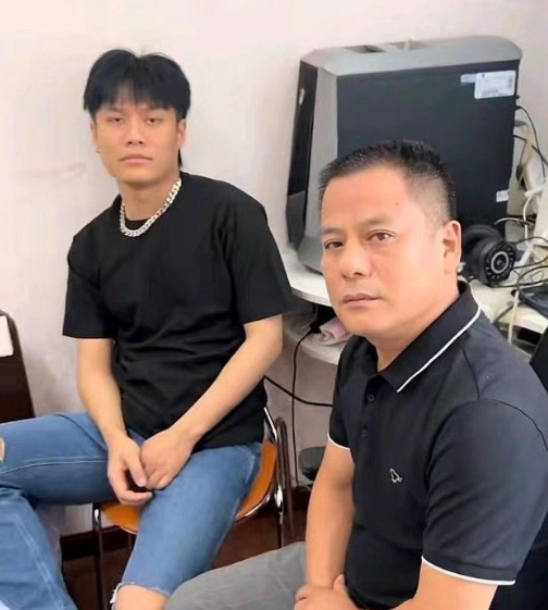 破億網紅爸調情女粉!誤發「脫光遛鳥片」到群組 不雅畫面瘋傳嚇呆網:傷眼睛啊