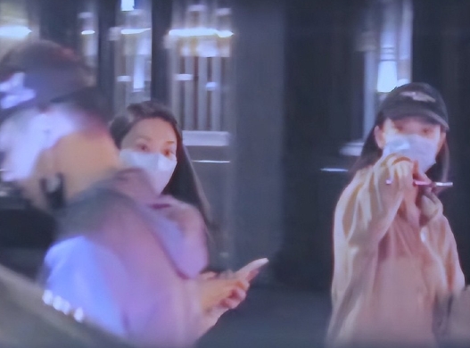 倪妮深夜醉到走不穩!疑遭男友人「伸魔爪熊抱」 真相曝光掀熱議:真是衰