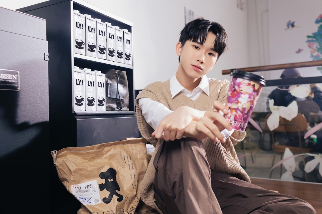 源少年鍾愛cama的OATLY燕麥奶飲品!5款「源氣特調」專屬蒐藏杯套期間限定上市