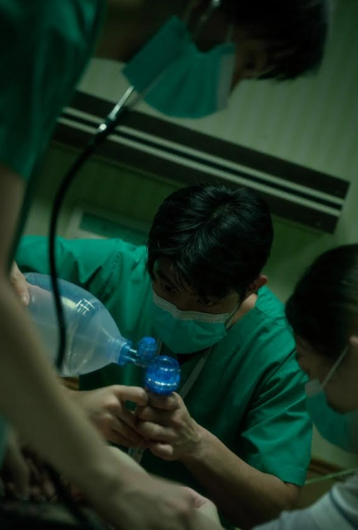 王柏傑、曾敬驊、項婕如趣味解謎醫療術語!電影《疫起》天台爆哭片段大公開